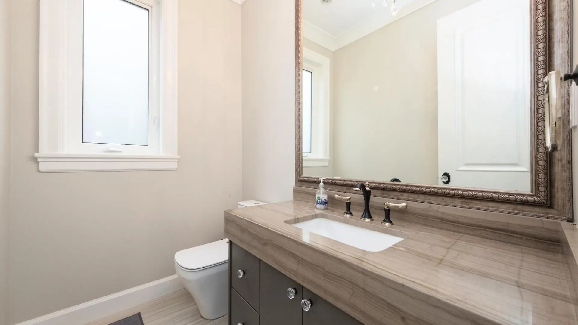 Dunbar Luxury Homestay Vancouver
